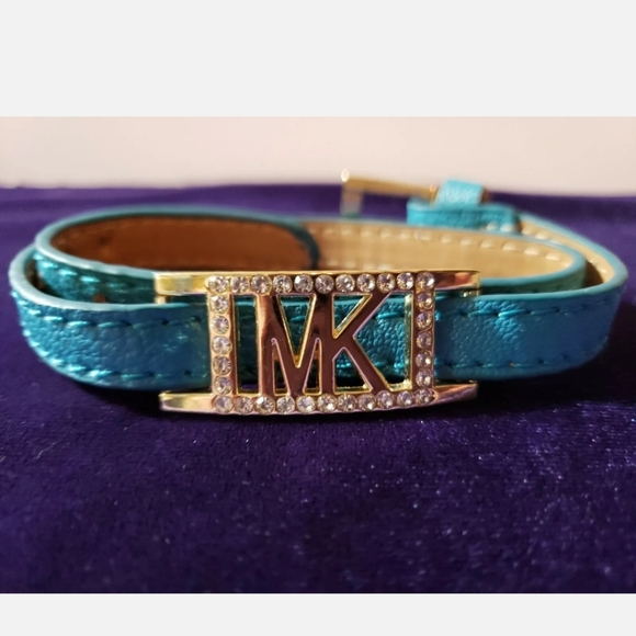 Michael Kors Double Wrap Rhinestone on gold ✨️ bracelet! Pristine Condition! - Picture 9 of 10